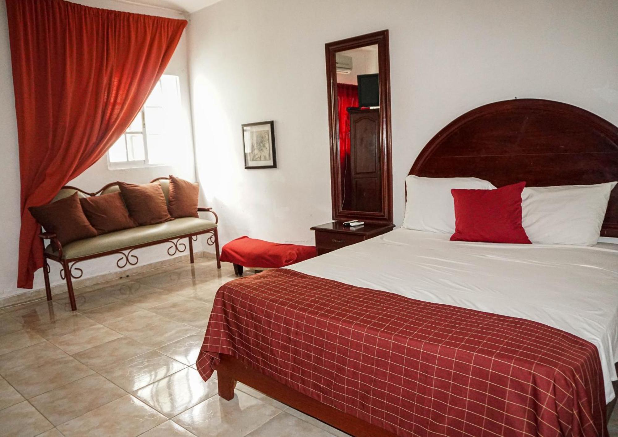 Hotel Nuevo Amanecer El Catey ภายนอก รูปภาพ